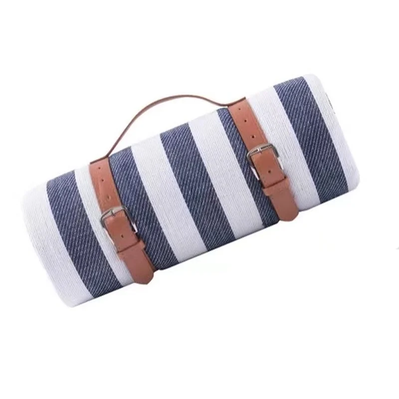 מחצלת פיקניק בעיצוב פסים כחול לבן 2X2 מחצלת פיקניק בעיצוב פסים כחול לבן 2X2